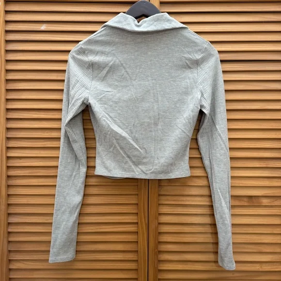 Reformation Light Gray Ribbed Button-Down Shirt size small - Picture 5 of 6